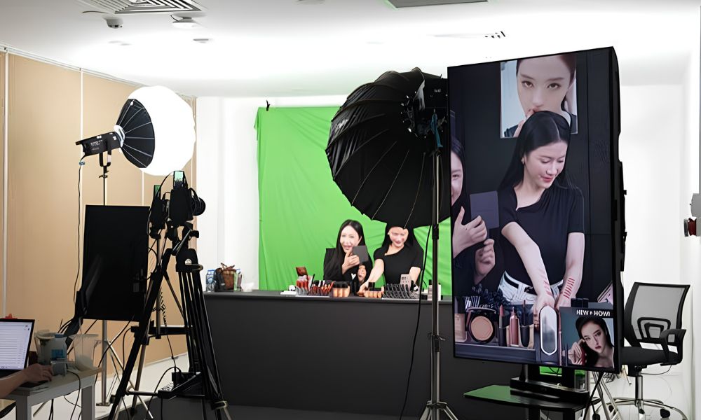 Khách hàng có thể tương tác trực tiếp qua host trong Live bán sản phẩm